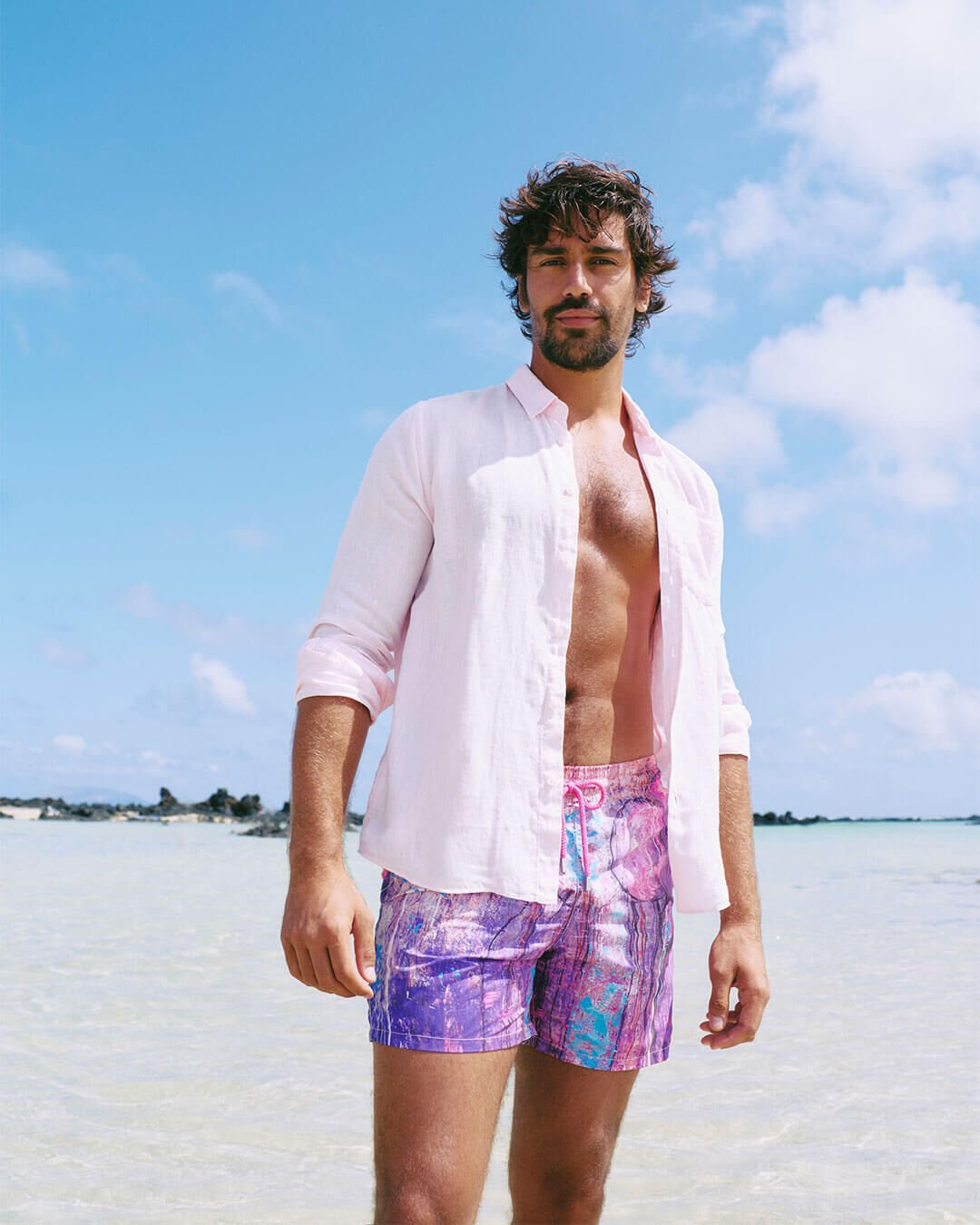 MEN'S LINEN SHIRTS A man on the beach
